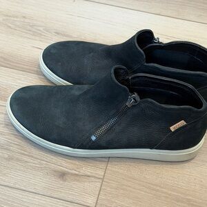 ECCO women’s Black Shoes with White Sole